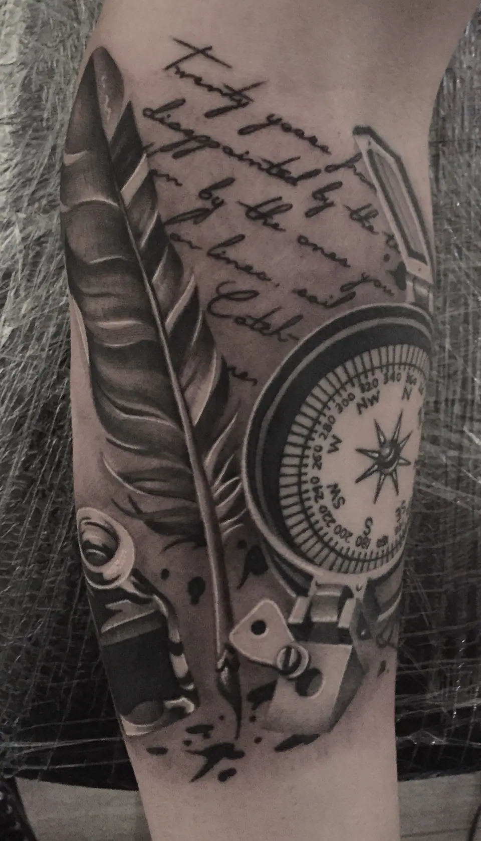 Tatuaje pequeño en el interior del antebrazo